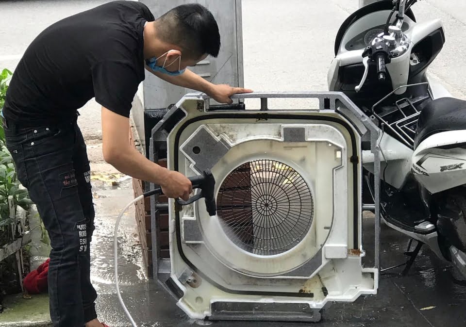 Bảo dưỡng điều hòa tại nhà Hà Nội - Chạy thử và đo nhiệt độ sau bảo dưỡng