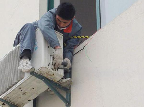 thợ sửa điều hòa tại Thanh Trì kiểm tra và bảo dưỡng tại nhà