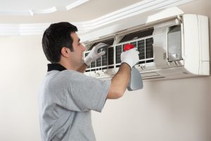 Dịch vụ sửa điều hòa tận nơi tại Hà Nội nhanh nhất - Kỹ thuật viên sửa tại nhà khách