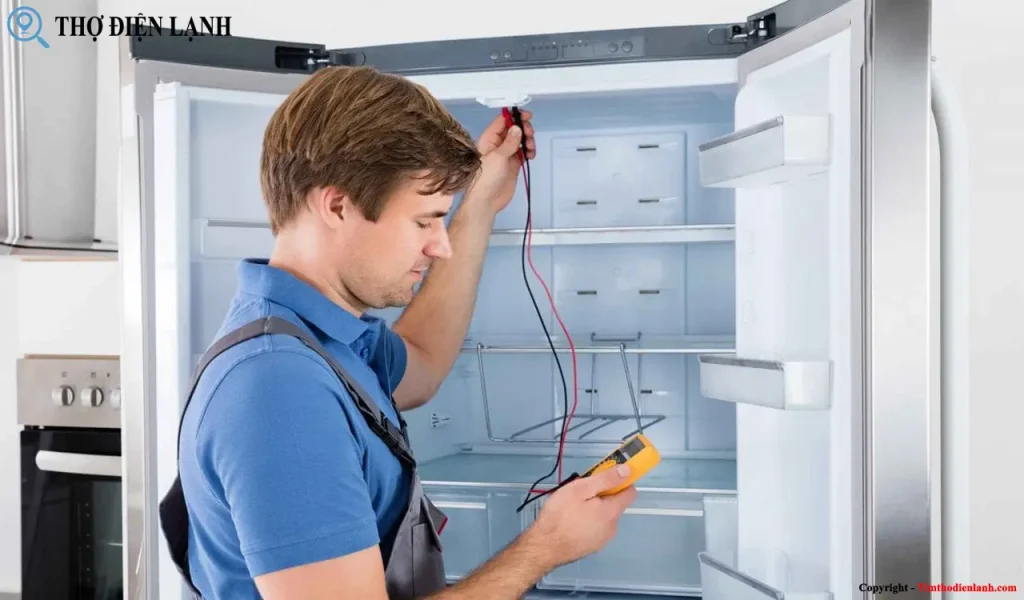 Thợ Lắp Đặt Điều Hoà Tại Phú Xuyên Có Mặt Nhanh, Hỗ Trợ Tận Nơi 2026 2 kỹ thuật viên lắp điều hòa tại Phú Xuyên