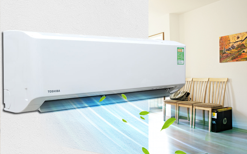 Sửa điều hòa Toshiba tại nhà – Dịch vụ chuyên nghiệp, uy tín 2026 1 Sửa điều hòa Toshiba tại nhà - Kỹ thuật viên kiểm tra dàn lạnh