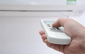 Hướng dẫn kiểm tra điều hòa tại nhà đơn giản - Kiểm tra lưới lọc và remote