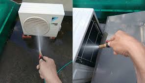Vệ sinh điều hòa tại Ba Đình giá rẻ, uy tín: Bảng giá chi tiết 2026 1 Vệ sinh điều hòa tại Ba Đình giá rẻ - Kỹ thuật viên vệ sinh dàn lạnh chuyên sâu