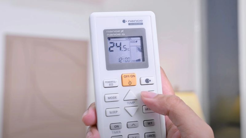 Điều hòa không mát Hà Nội – 7 nguyên nhân thực tế và cách khắc phục nhanh 2026 2 Điều hòa không mát Hà Nội - Remote cài sai chế độ Dry thay vì Cool