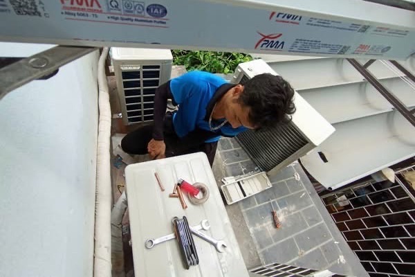 Sửa điều hòa tại nhà Đống Đa uy tín: Top 7 tiêu chí chọn thợ và bảng giá 2026 2 Thợ sửa điều hòa tại nhà Đống Đa uy tín - Chuyên nghiệp