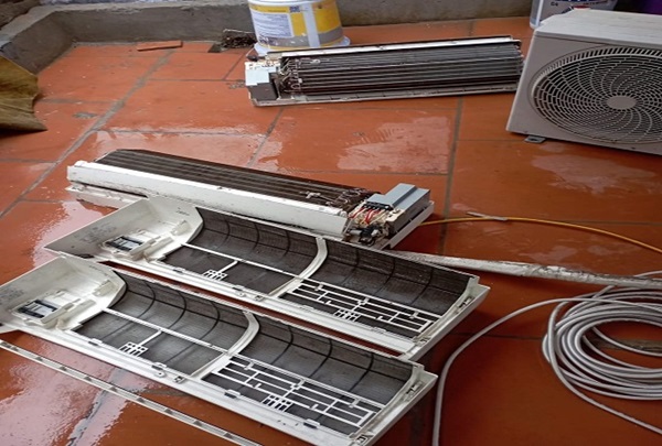 Bảng Giá Vệ Sinh Điều Hoà Mới Nhất 2026: 7 Yếu Tố Ảnh Hưởng Đến Chi Phí 1 bảng giá vệ sinh điều hoà mới nhất