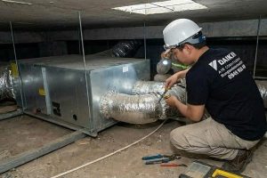 Thợ sửa điều hoà chảy nước tại nhà